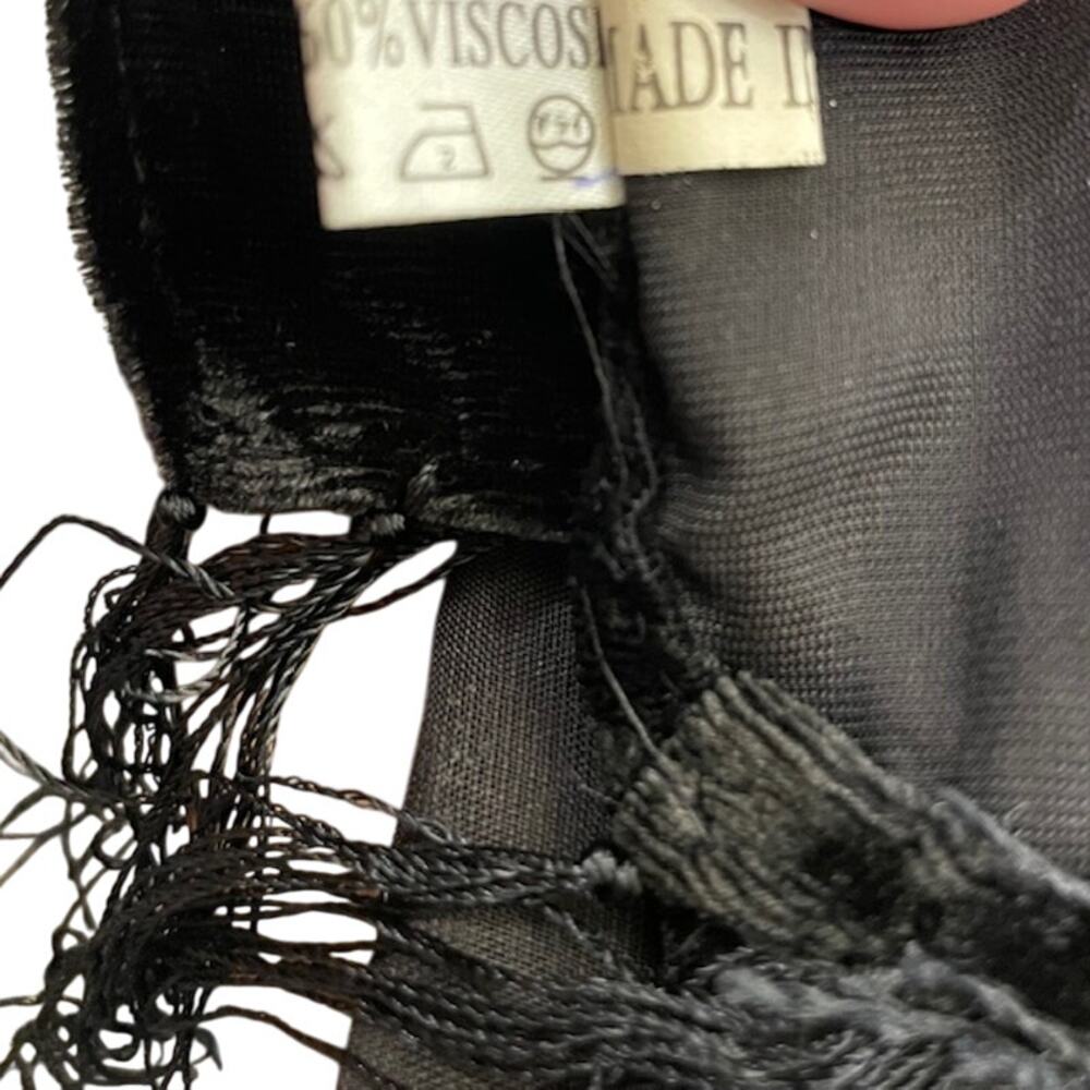 Besarani London vintage women's shawl/wrap scarf. - Picture 13 of 14